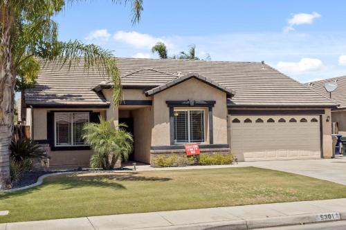 4bdrm 2bath Modern Getaway KING Bed Sleeps 8