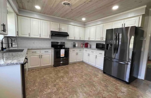 4BdRm Home Near Mineral Springs Park