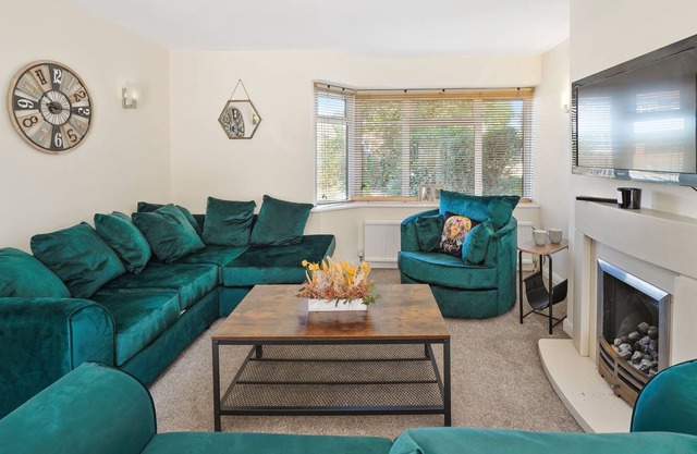 4bed 3bath House Private Parking & Garden