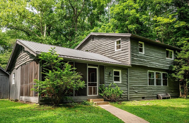 4BR, 2 BA