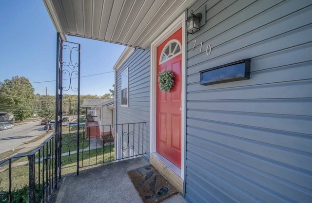 4BR, 2BA | Sleeps 8 | 5 Min to S&T & Downtown