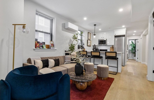 4BR Boston Home 5 minutes walk to Subway