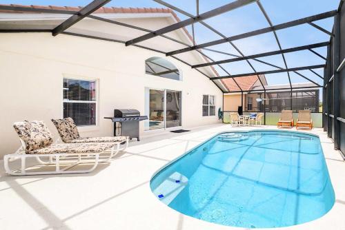 4BR Family Resort Home - Private pool & Games Room