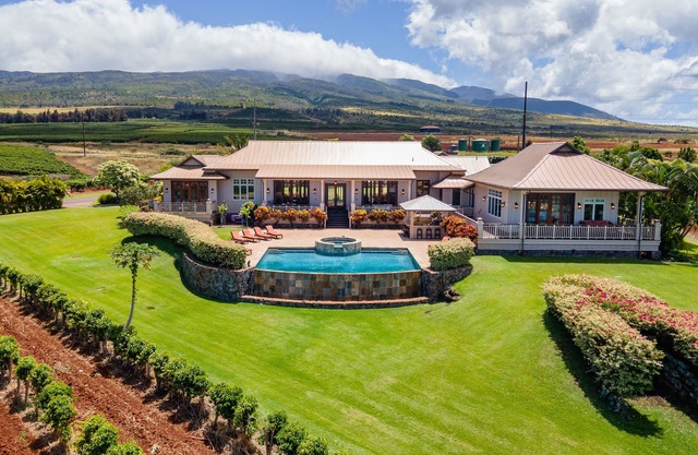 4BR Oceanview Estate | Infinity Pool + Pickleball Ct.