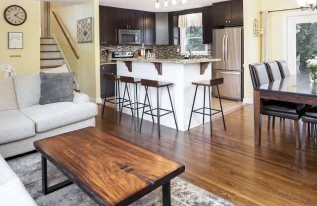 4bR SouthPark Wooded Escape, Shopping and Dining