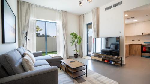 4br Spacious Villa Backyard