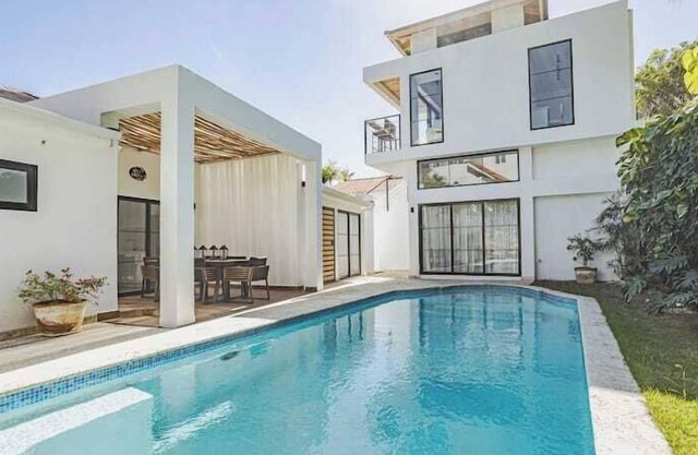 4BR Villa with Pool | Beachfront Beauty