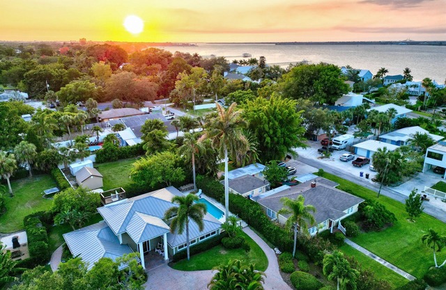 4BR w/Manatee River View! Private Pool! Game Room