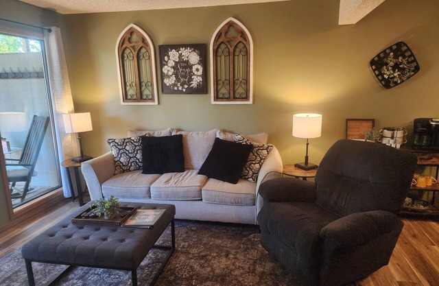 4BR Walk-in ~ Near SDC ~ 2 Pools ~ FREE TICKETS INCLUDED! (CR7/8)