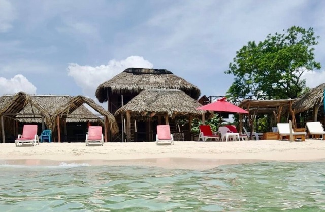 4c2-r Cabin on Baru Island