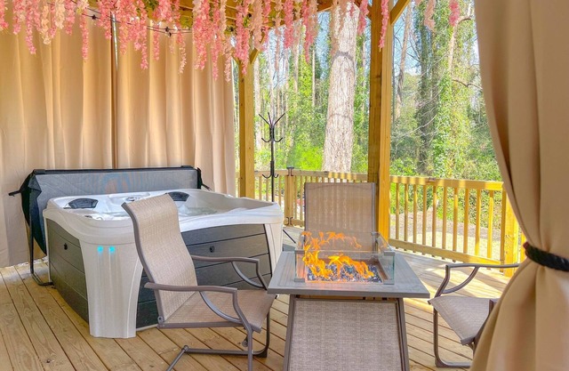 4Seasons Retreat | Pet-Friendly Atlanta Getaway w/Game Room & Themed Suites