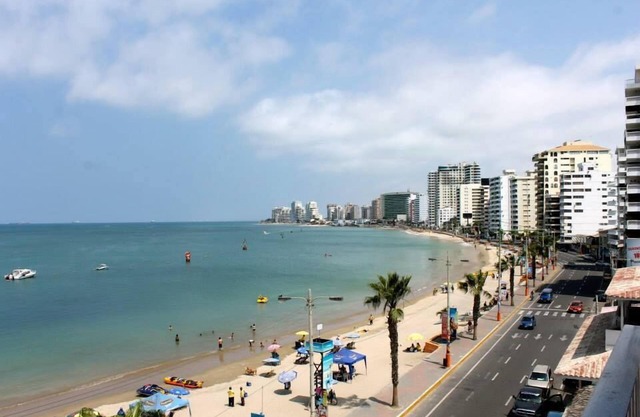 4th Floor waterfront view- 4bd condo, 2.5 bath, A/C, and WIFI- Salinas, Ecuador