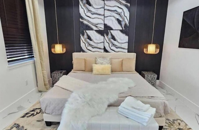 5/4 King bed LUX Arcade near WP/CP & DT Orlando