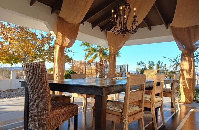 5 Acre Elegant Villa, POOL, Ebikes, Game Room, and Walk to JT National Park