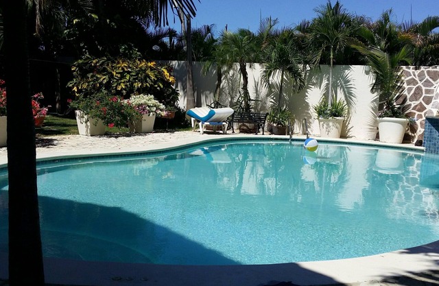 5-BD Guest-friendly villa with pool, near everything!