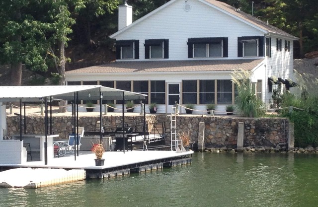 5 BED/3 BATH 7 Steps to Great Dock, Large Cove, Secluded, Parking for All