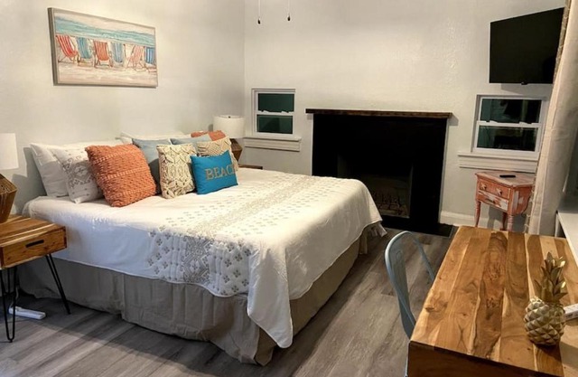 5 bed 4 bath pool table fire pit walk to beach