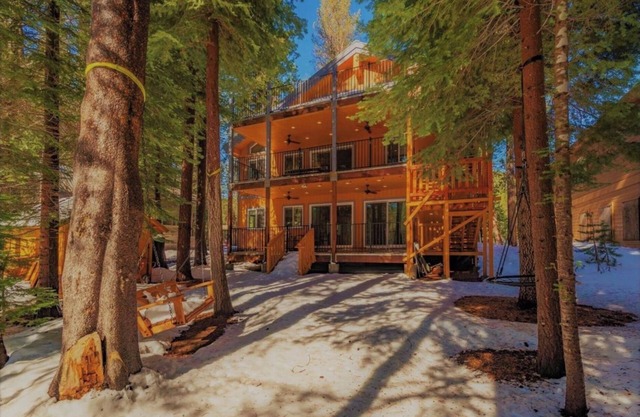 5 bed 5 bath cabin 5 min to the Slopes or Mountain Biking