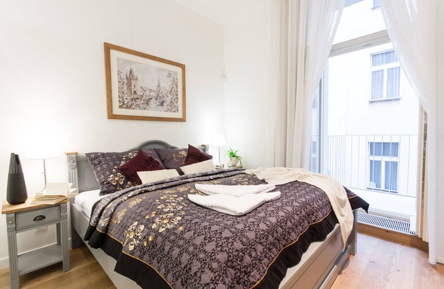 5 Bedroom, 5 Bathroom Apartment Glamour Excellent E Located In The City Center