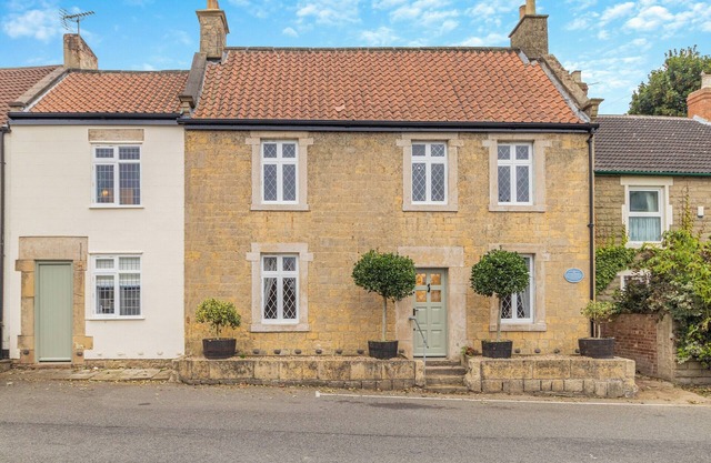 5 bedroom accommodation in Chesterfield