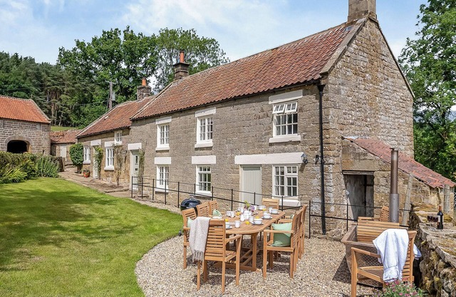 5 bedroom accommodation in Helmsley