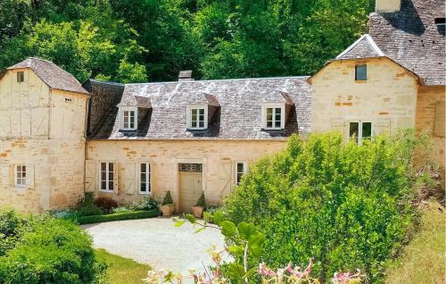 5 Bedroom Gorgeous Home In Sarrazac