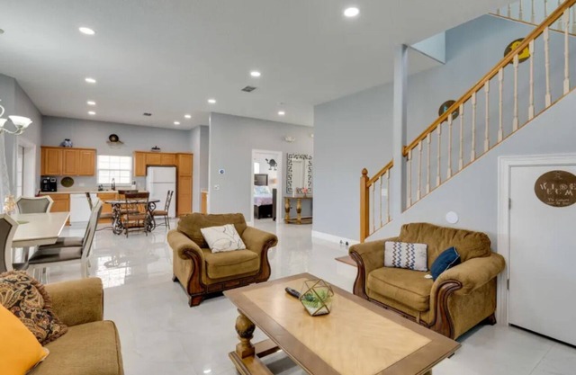 5 bedroom home with private pool