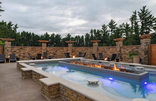 5 Bedroom Lockoff Unit, Sleeps 18, in Wisconsin Dells at Sundara Cottage Resort!
