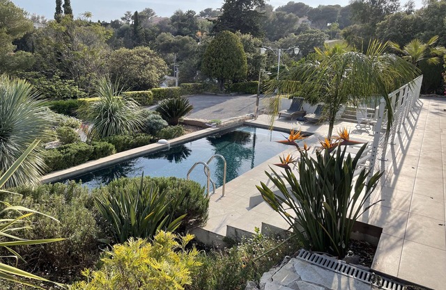 5 bedroom villa, swimming pool, 50m from the sea, sea view and large terraces