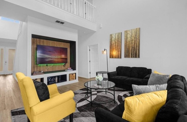 5 Bedrooms/3.5 Bathrooms/Sunset Lakes (2943 SV)