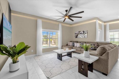 5 Bedrooms 4 Bathrooms Storey Lake 3149 Pp