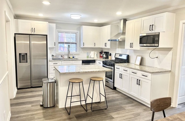 ✓ 5 beds ✓ 4 baths ✓ MAX 10 ✓ 20 min to Mall of GA ✓