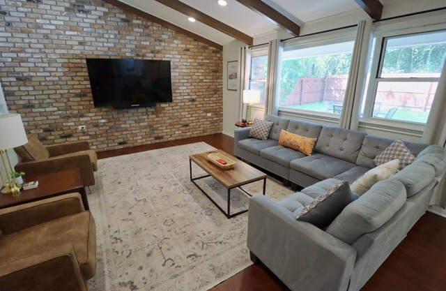 5 BR Highland House! 20 Minute walk to Tiger Stadium! Level 2 EV Charger!