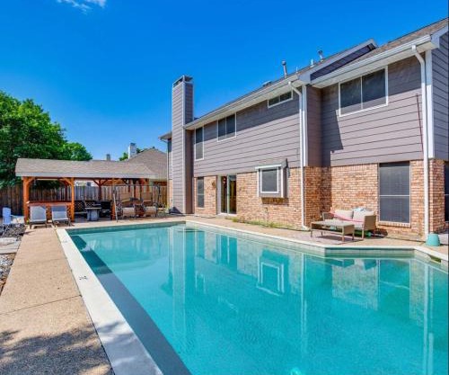 5 BR House with heated pool near DFW and stadium