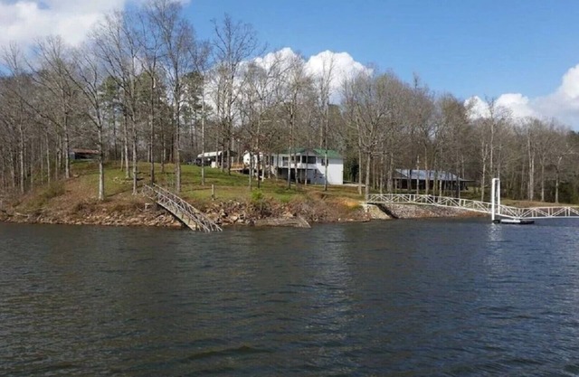 5 BR Retreat on Beautiful Smith Lake & Close to I-65