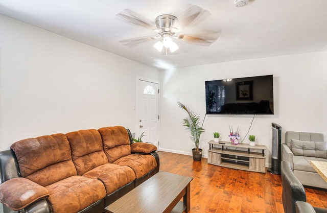 5 Mi to Coast: Centrally Located Long Beach Home!