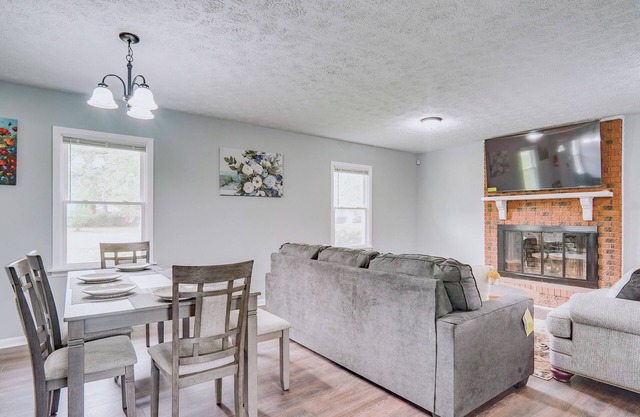 5 Mi to Dtwn: Family-Friendly Fayetteville Home!