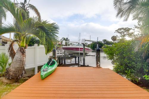 5 Mi to Dtwn Pet-Friendly Home in St Petersburg!