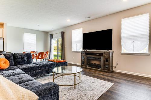 5 Mi to Fort Harrison Home with Pool Access!