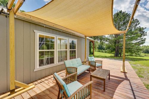 5 Mi to Lake Ouachita Peaceful Cabin Retreat