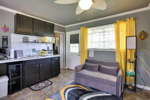 5 Mi to Mt Vernon Shops Peaceful Cottage!