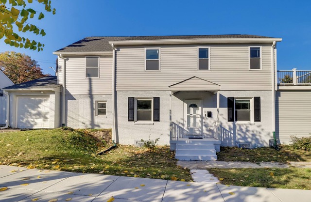 5 Mi to National Mall: DC Home w/Pool Table