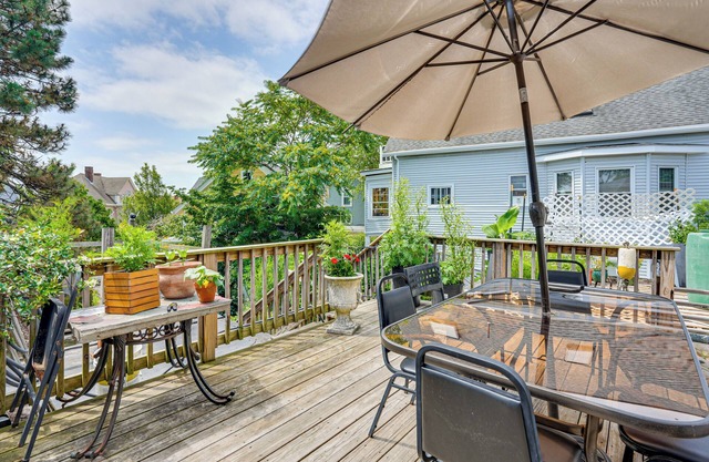 5 Mi to Salem! Lynn Apt By the Sea w/Hot Tub