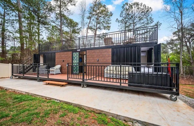 5 Mi to Stone Mountain: Lithonia Getaway