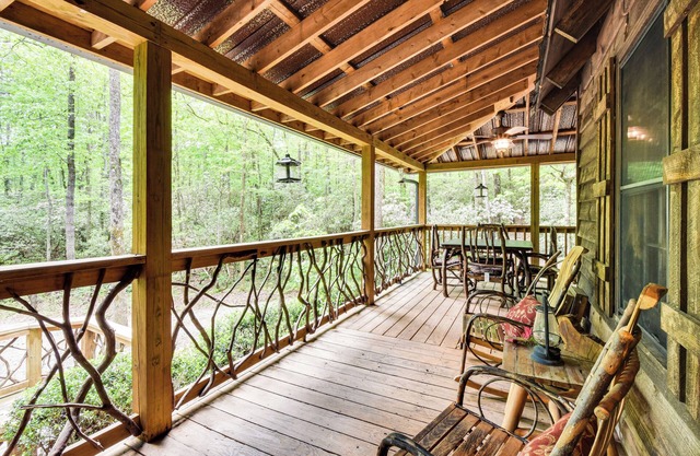 5 Mi to Unicoi State Park & Lake: Hot Tub Haven!