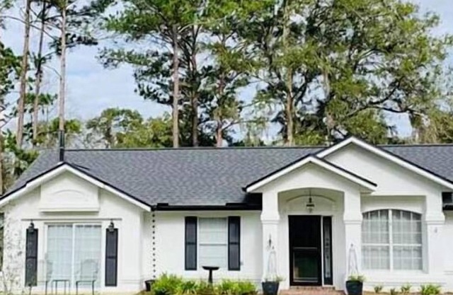 5 miles from WEC available for winter circuit Nov —April can discuss barn use