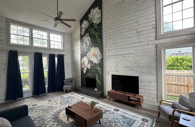 5 min from downtown Fishers, IN! 4bd, 2.5ba, dog friendly w/deck & grill, games