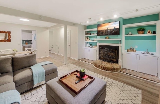 5 Min to Beach — King Beds