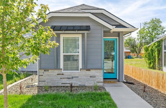 5 min to BSU + 8 min to Downtown | Brand New Build! Happy Decor! Quiet Patio w/Seating & BBQ