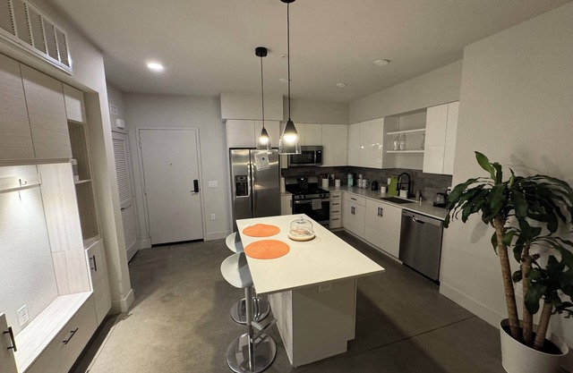 5 min to Disneyland! Luxury Stay in Anaheim’s Platinum Triangle